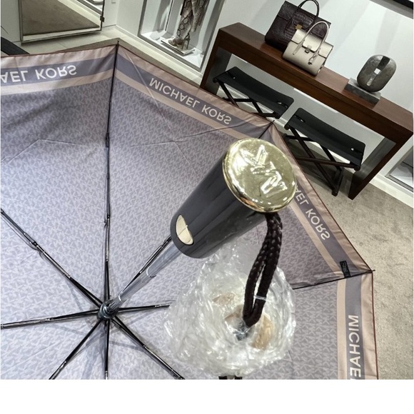 NWT Michael Kors Umbrella “MK” Logo Signature Design Brown. - Picture 9 of 9